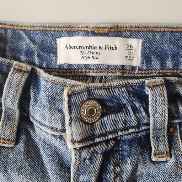 Abercrombie & Fitch The Skinny High Rise Chewed Hem Jeans-Size 2/26 (NWT) - Picture 10 of 14